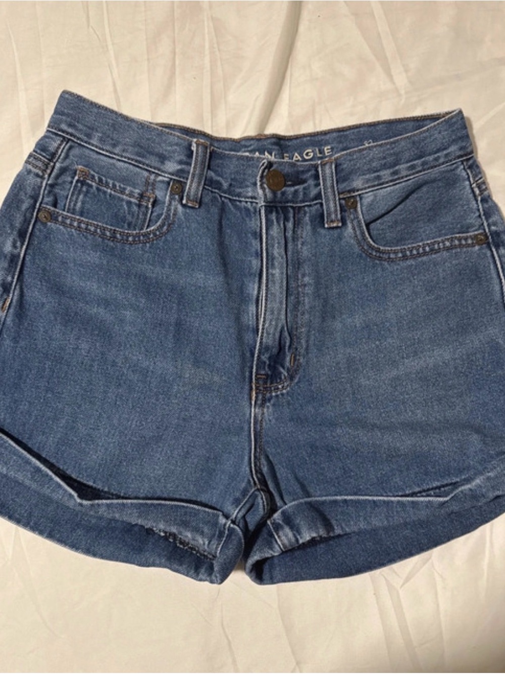 American Eagle High-Waisted Denim Mom Shorts Cuffed Blue Jean Medium Wash